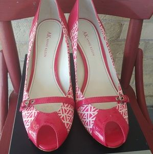 Anne Klein Hot Pink Patent Leather & Satin Heels👠